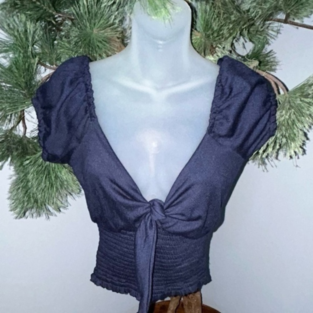 ACTIVE USA Women’s Summer Top Size Small Navy Blue knot In Front Very GUC